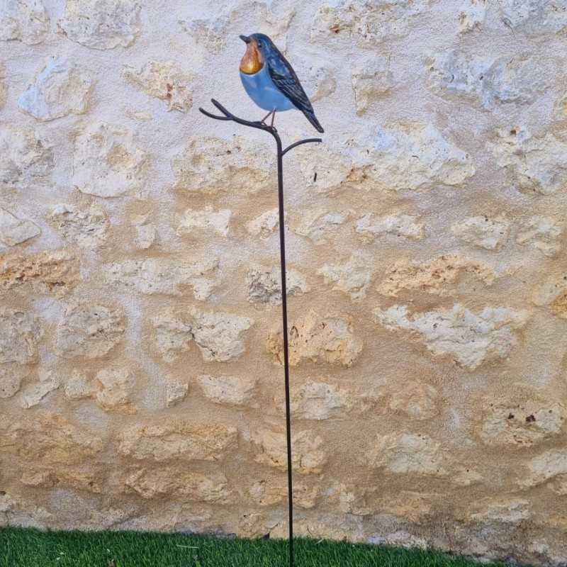 Dekorativer Vogel auf orangefarbenem Spieß
