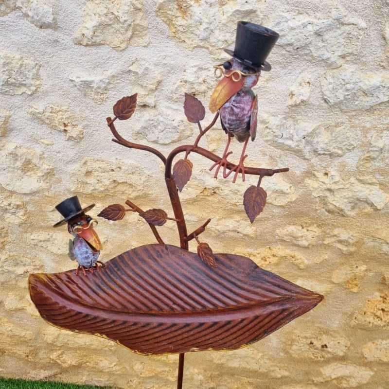 Vogelbad auf Eisenstab mit Vögeln und Hüten, Futterstelle H127 cm