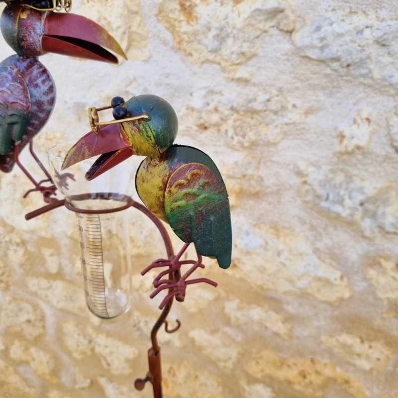 Regenmesser mit Erdspieß Pflanzstütze Gartendekoration Motiv Rabe aus patiniertem Eisen mit Trichter Glasröhre Vogelperspektive