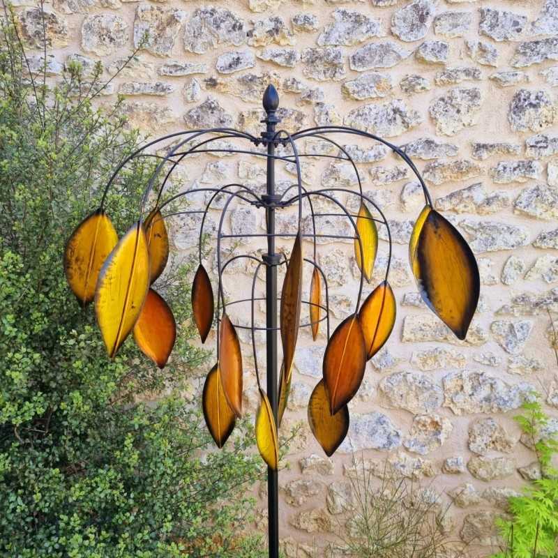 Gartenwindrad Balanzac mit herbstlichen Metallblättern