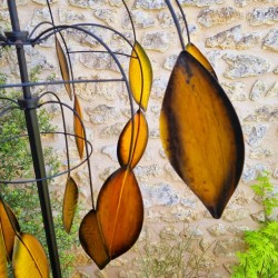 Herbstfarbene Metallblätter des Gartenwindrads Balanzac