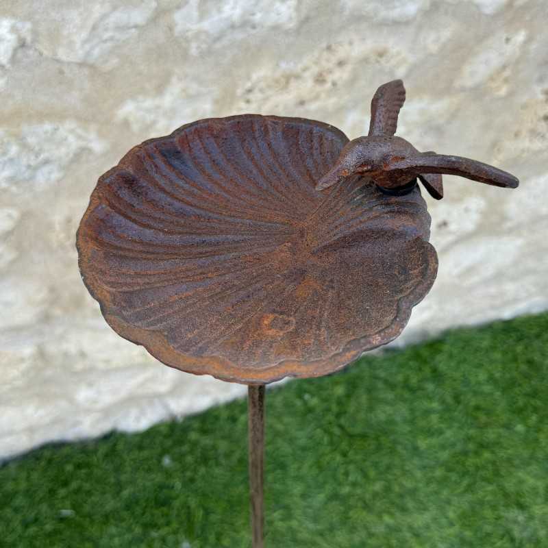 Gusseisen-Vogelbad mit reliefierter Muschelschale