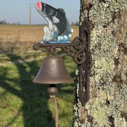 Nahaufnahme der Gusseisen-Glocke mit ihrem 30 cm langen Seil