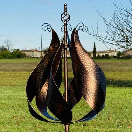 Dekorative Gartenwindmühle aus Metall in kupferfarbener Ausführung Modell Rivau Nahaufnahme