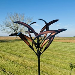 Gartenwindrad Poésie Aérienne in Schwarz und Kupfer