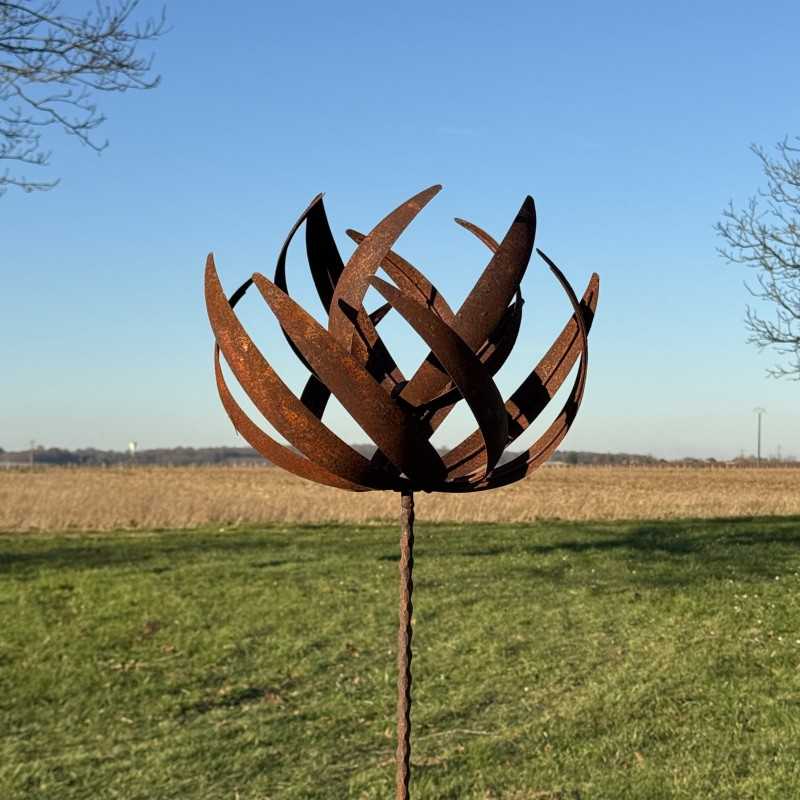 Dekorative Gartenwindmühle aus Metall mit künstlerischem Design für den Garten