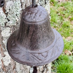 Wandglocke aus Gusseisen mit Eulenmotiv und „Welcome“ – Nahaufnahme der Details der Glocke