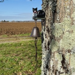 Wandglocke aus Gusseisen mit schwarzer Katze in vollständiger Ansicht