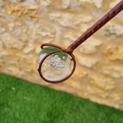 Gartenmobilé auf Stab mit 3 Kolibri-Vögeln 126x71 aus Metall, Ansicht des Gegengewichts aus geblasenem Glas