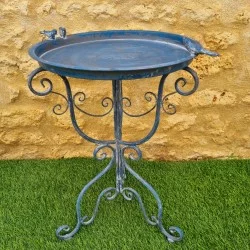 Dekoratives Vogelbad aus Metall mit blauer Vintage-Patina