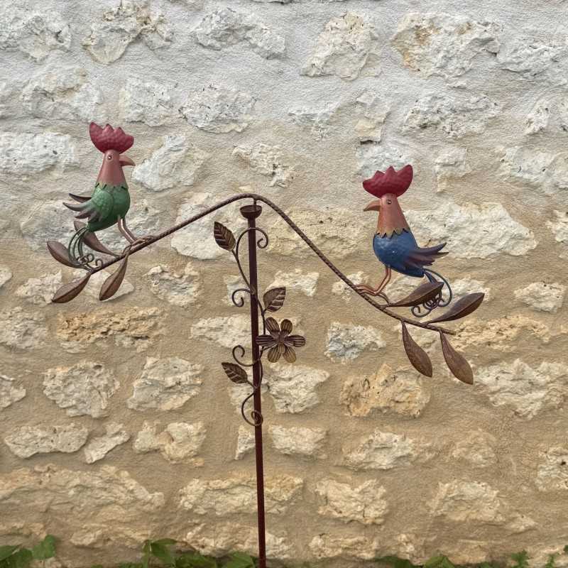 Mobiles dekoratives Windrad für den Garten Hühner aus lackiertem Metall – 124 cm – Bunte Gartenskulptur – Lézard du Jardin