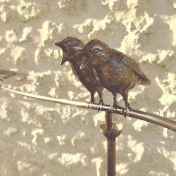 Mobile Edelstahl Schwalben – Design Gartenskulptur aus Metall – Lézard du Jardin