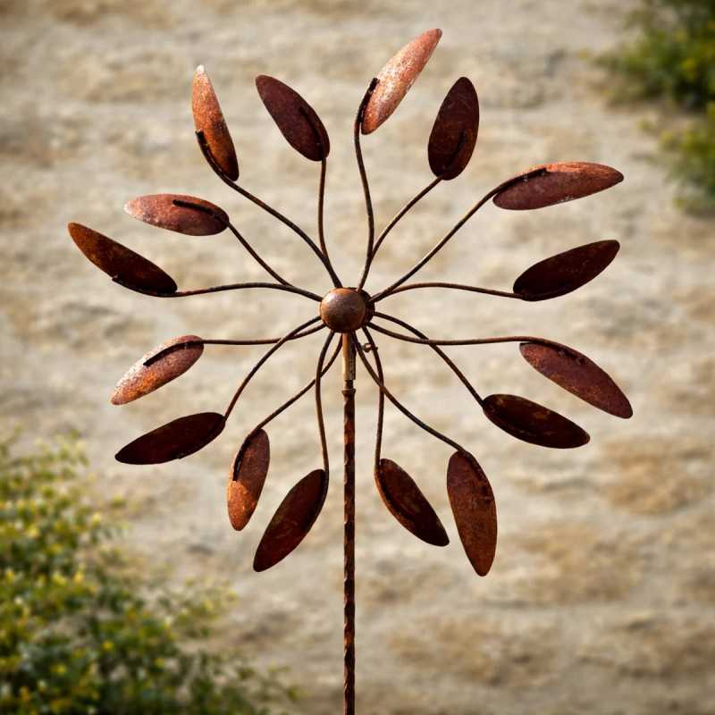 Gartenwindrad aus rostigem Metall mit Doppelrotation