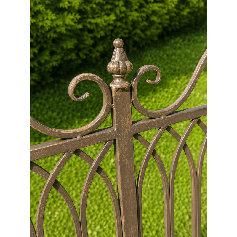 Detail der braunen Antikpatina