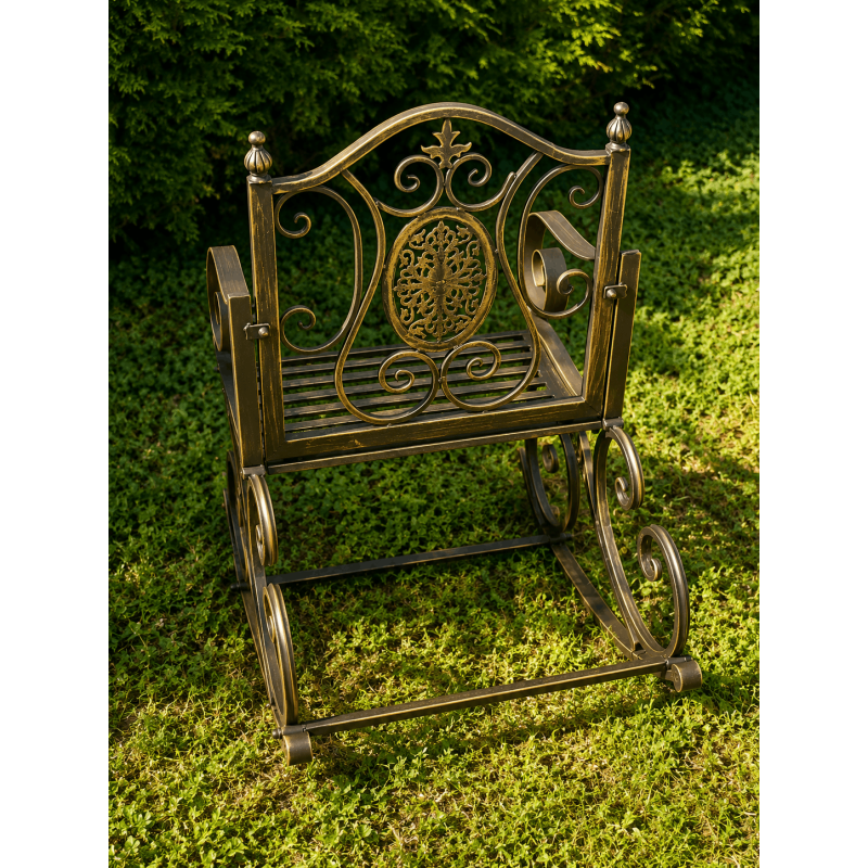 Romantischer Schaukelstuhl für den Garten
