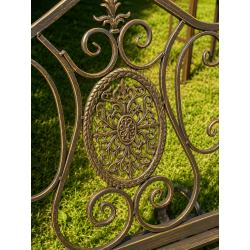Dekoratives Gusseisenmedaillon des Garten-Schaukelstuhls