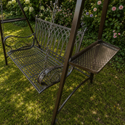 Klappbare Seitenablage der Gartenschaukel aus Metall