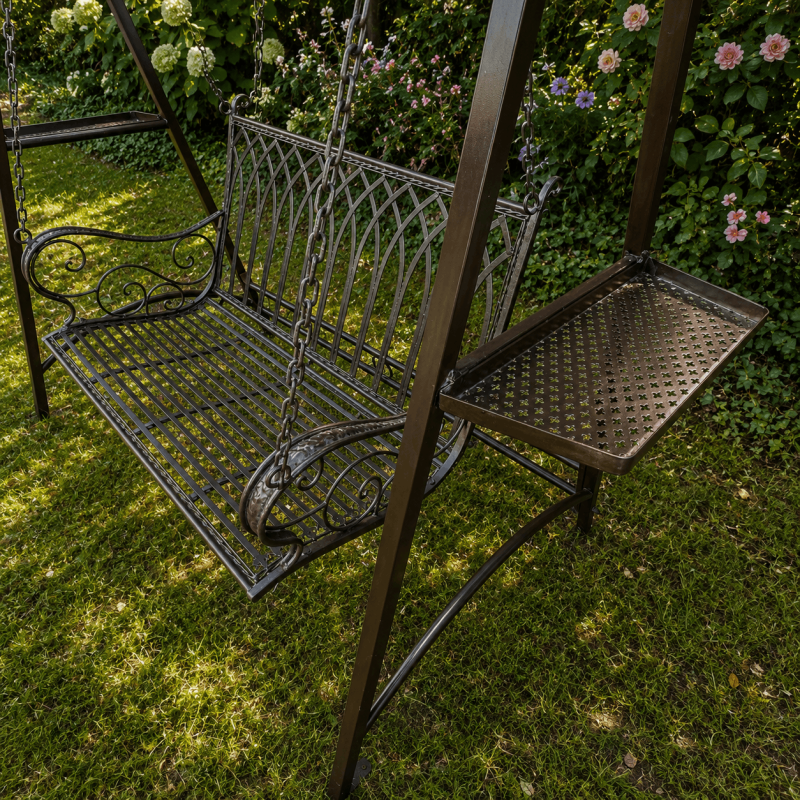 Klappbare Seitenablage der Gartenschaukel aus Metall