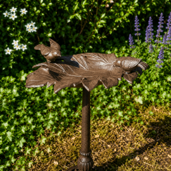 Freistehendes Vogelbad aus Gusseisen – 57 cm hoch