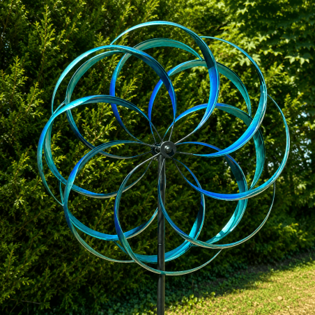 Dekoratives Gartenwindrad in Blau und Türkis