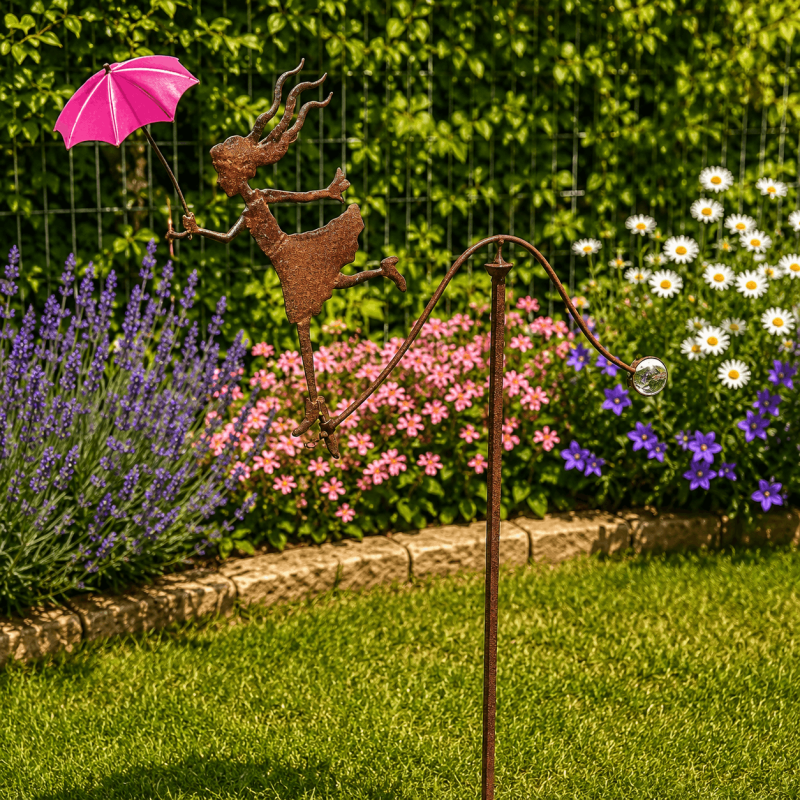 Gartenmobile mit Dame und rosa Regenschirm