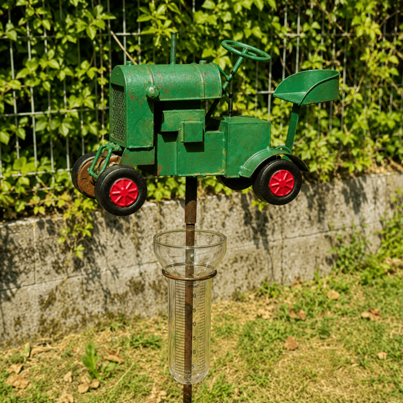 Dekorativer Traktor-Regenmesser aus Metall
