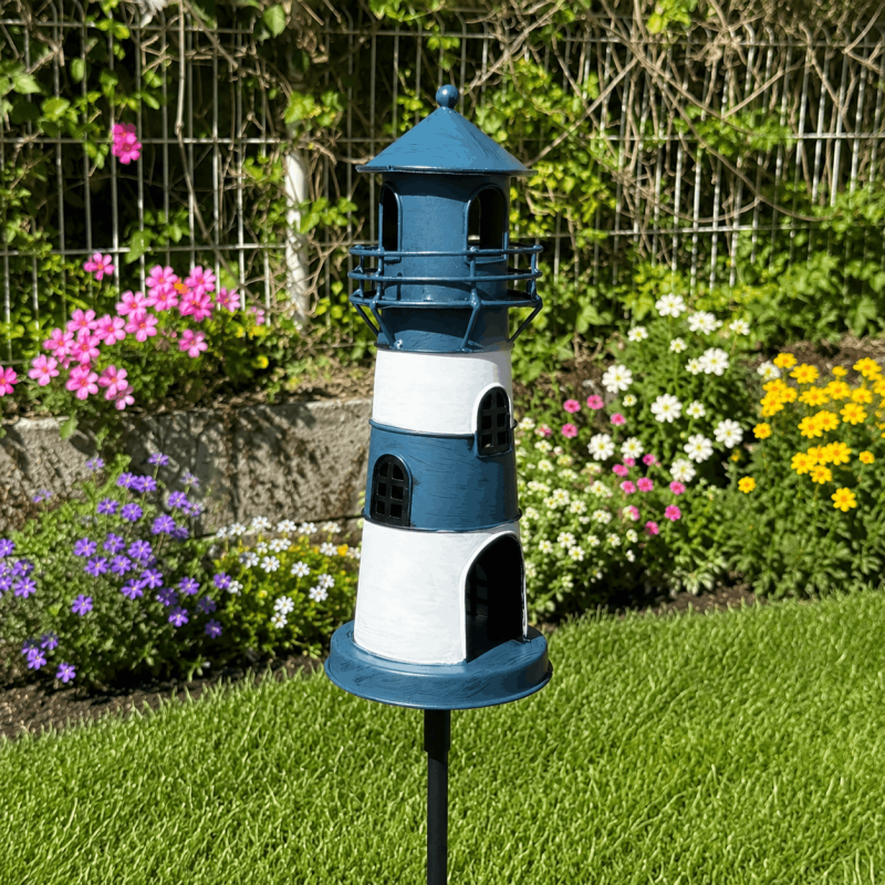 Dekorative blaue und weiße Leuchtturmfigur – Seitenansicht