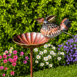 Vogelfutterstelle mit Eule und Metallschale für den Garten