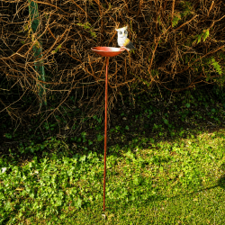 Vogeltränke auf Erdspieß mit Eule in Rostoptik