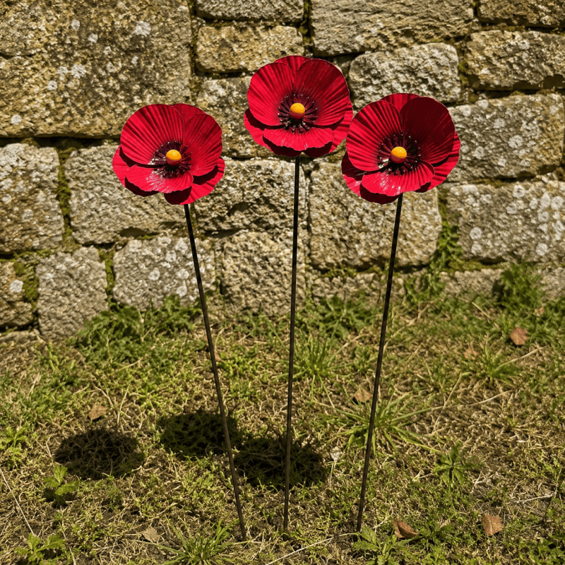 Lot de 3 coquelicots décoratifs en métal à piquer – Rouge éclatant – H. 81 cm