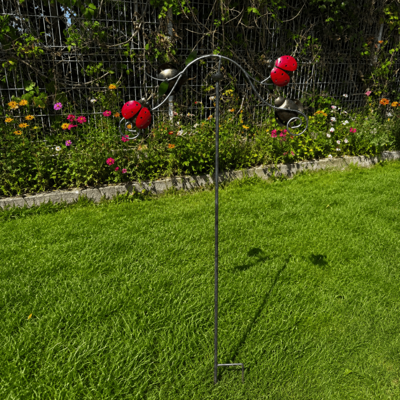 Garten-Mobile Marienkäfer aus Metall mit Pendel