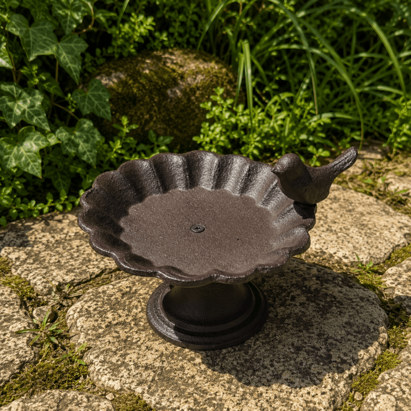 Runde Futterschale aus massivem Gusseisen in Rostoptik