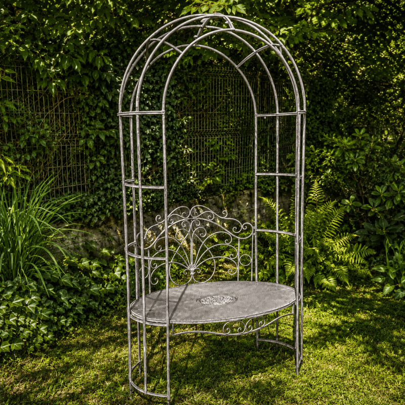 Gartenbank mit Rosenbogen aus grau patiniertem Metall