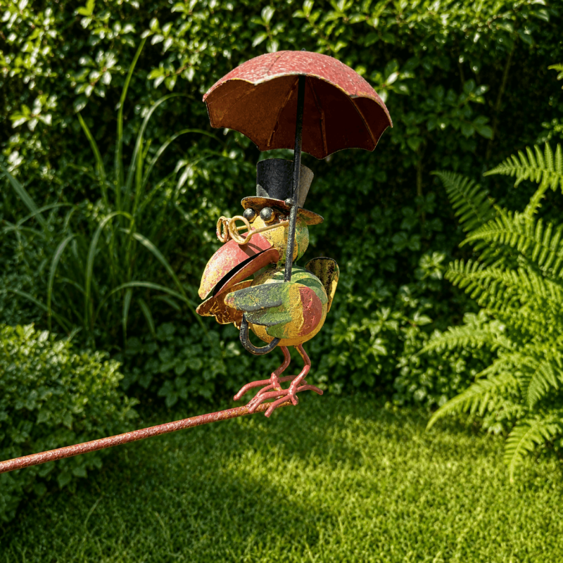 Gartenpendel mit Rabe und Regenschirm – beweglicher Gartenstecker aus Metall