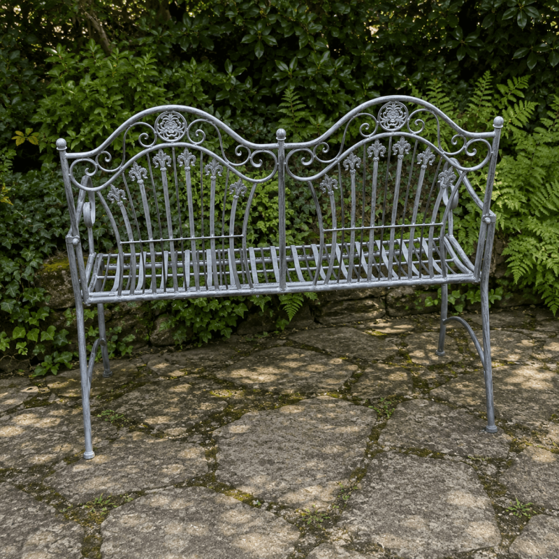 Romantische Gartenbank für zwei Personen