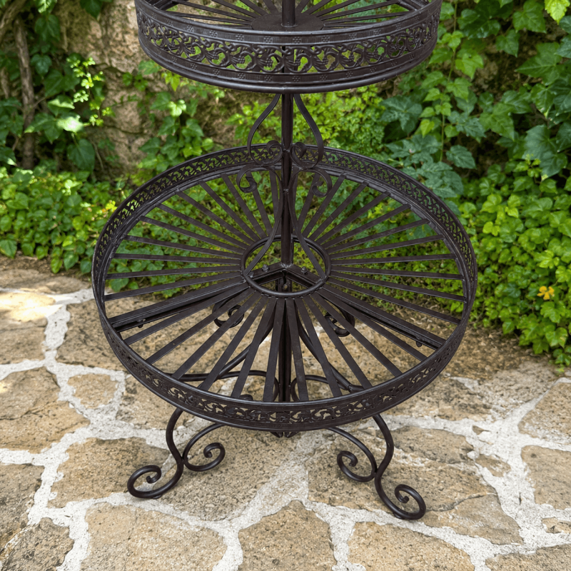 Dekorative runde Metallablagen mit Vintage-Friesen