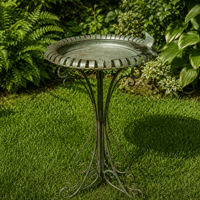 Bain d’oiseaux nid en métal patiné – Coupelle décorative sur pied