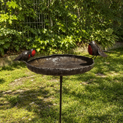 Vogelbad aus Metall mit 2 Rotkehlchen – H 89 × L 43 cm