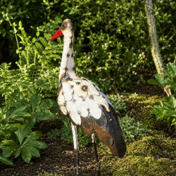 Rückansicht der Gartenfigur Storch mit geschichteten Metallfedern