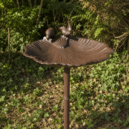 Großes Vogelbad aus Gusseisen in Ginkgoblattform mit 2 Vögeln – H 81 × Ø 48 cm