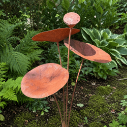 Dekorative Seerose aus Metall mit drei großen Blättern
