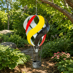 Detail des Heißluftballons aus farbigem Metall