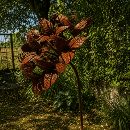 Fleur en métal sur pique couleur rouille – Décoration de jardin 160 cm
