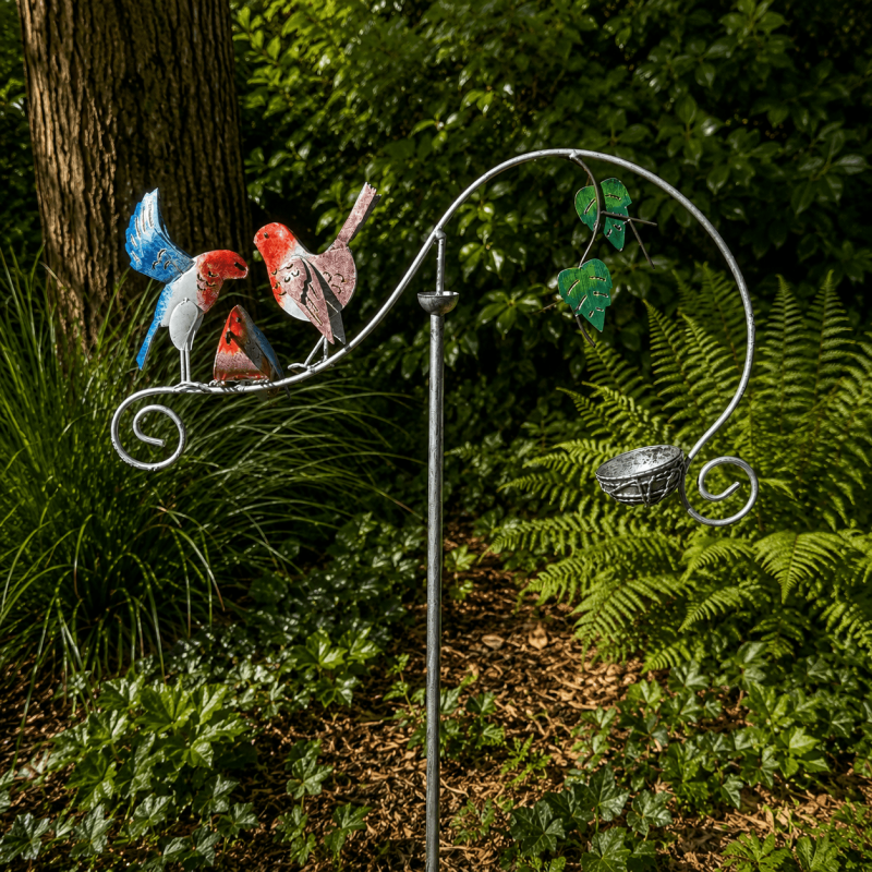 Mobiles Balancier mit fünf bunten Vögeln für den Garten
