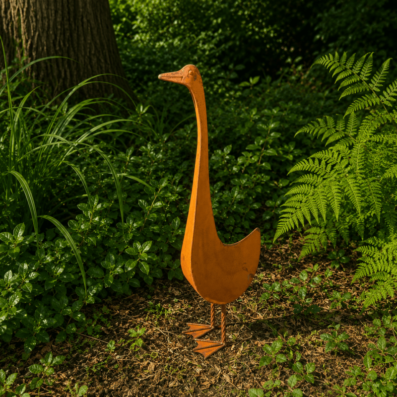 Dekorative Gans aus Metall in natürlicher Rostoptik