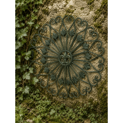 Dekorative Metallrosette in Dunkelgrün für Gartenmauer und Fassade