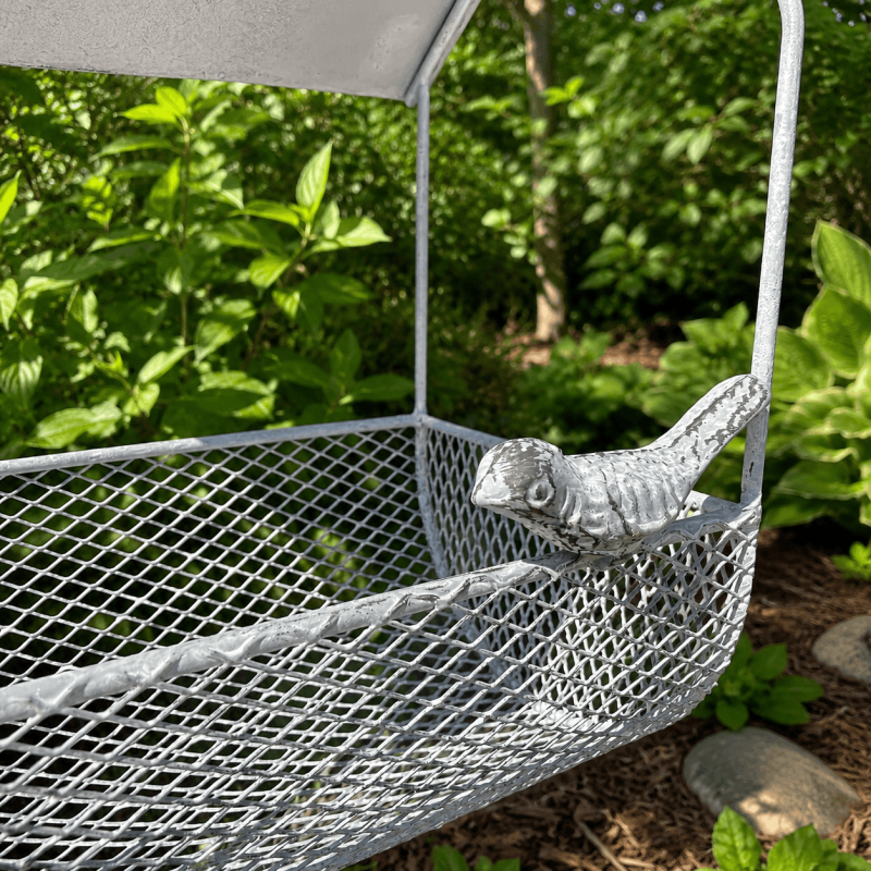 Mangeoire à oiseaux suspendue en métal avec toit