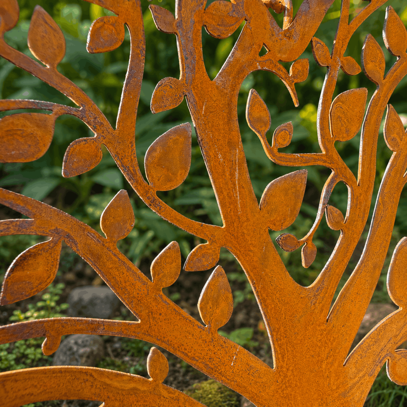Herz mit Lebensbaum aus Metall – hängende Gartendeko