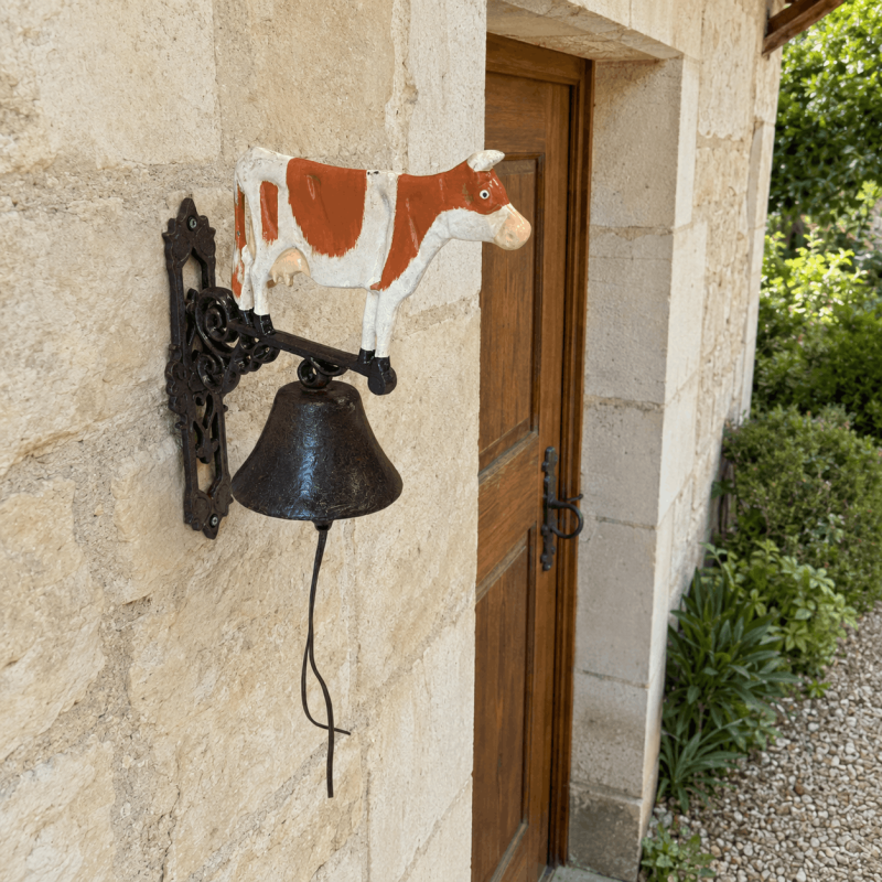 Große Türglocke aus Gusseisen mit rot-weißer Kuh